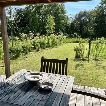 Vrijstaand Chalet Met Veel Buitenruimte En Veranda Zuid-Scharwoude Екстериор снимка