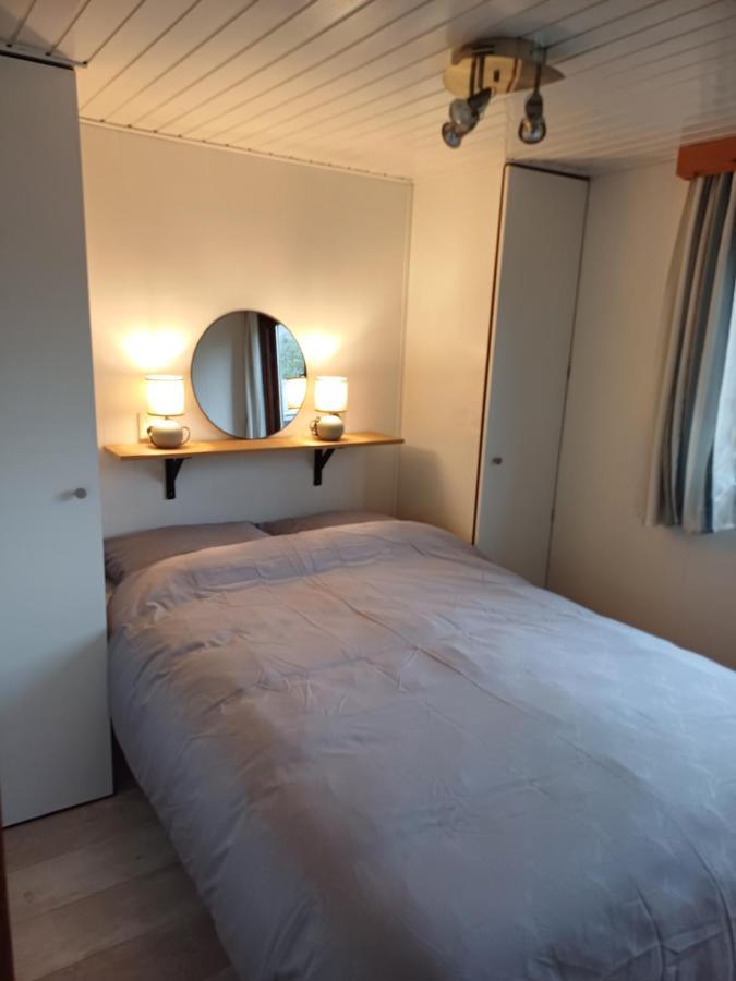Vrijstaand Chalet Met Veel Buitenruimte En Veranda Zuid-Scharwoude Екстериор снимка