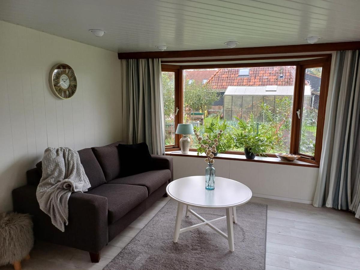 Vrijstaand Chalet Met Veel Buitenruimte En Veranda Zuid-Scharwoude Екстериор снимка