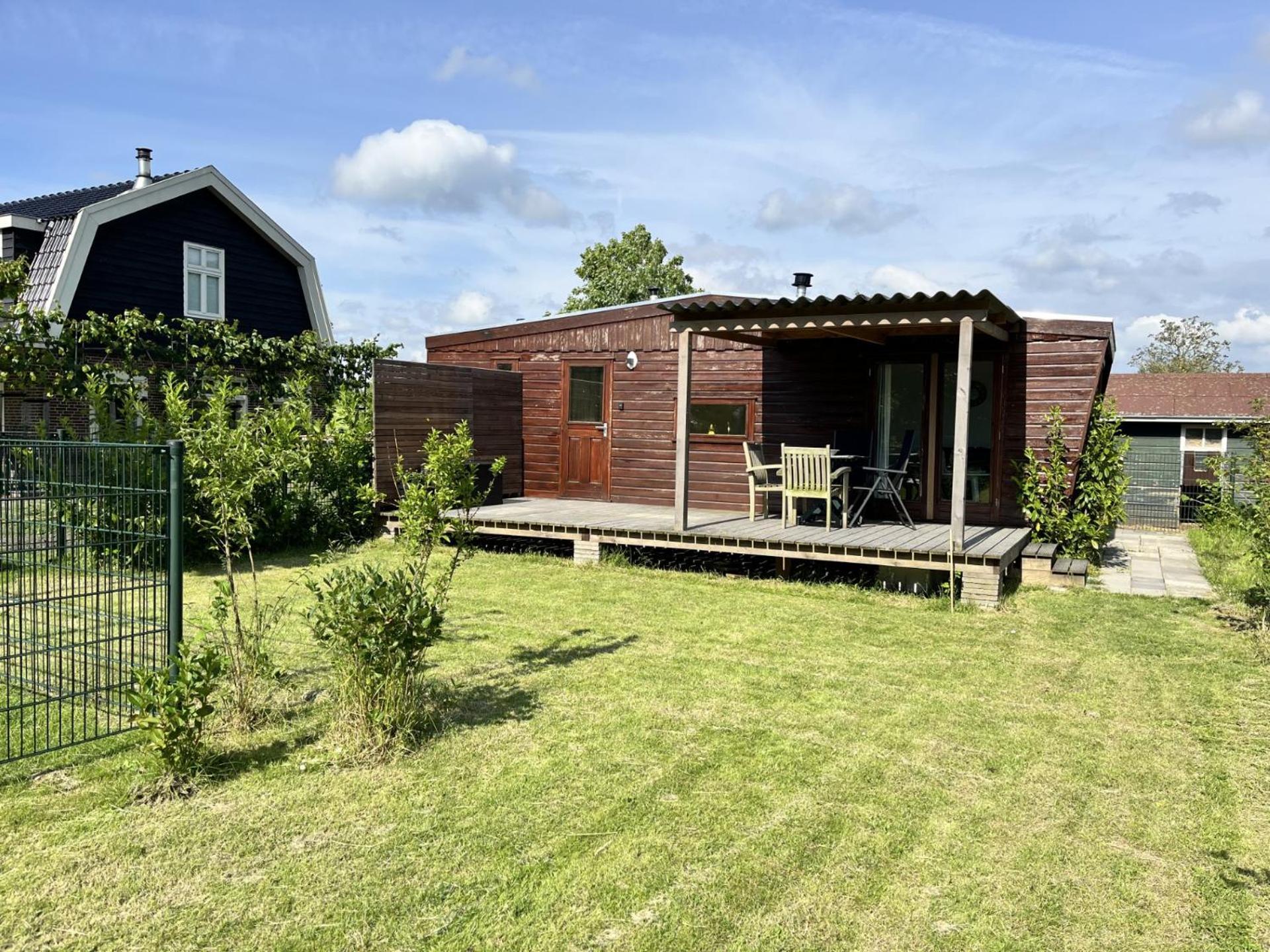 Vrijstaand Chalet Met Veel Buitenruimte En Veranda Zuid-Scharwoude Екстериор снимка