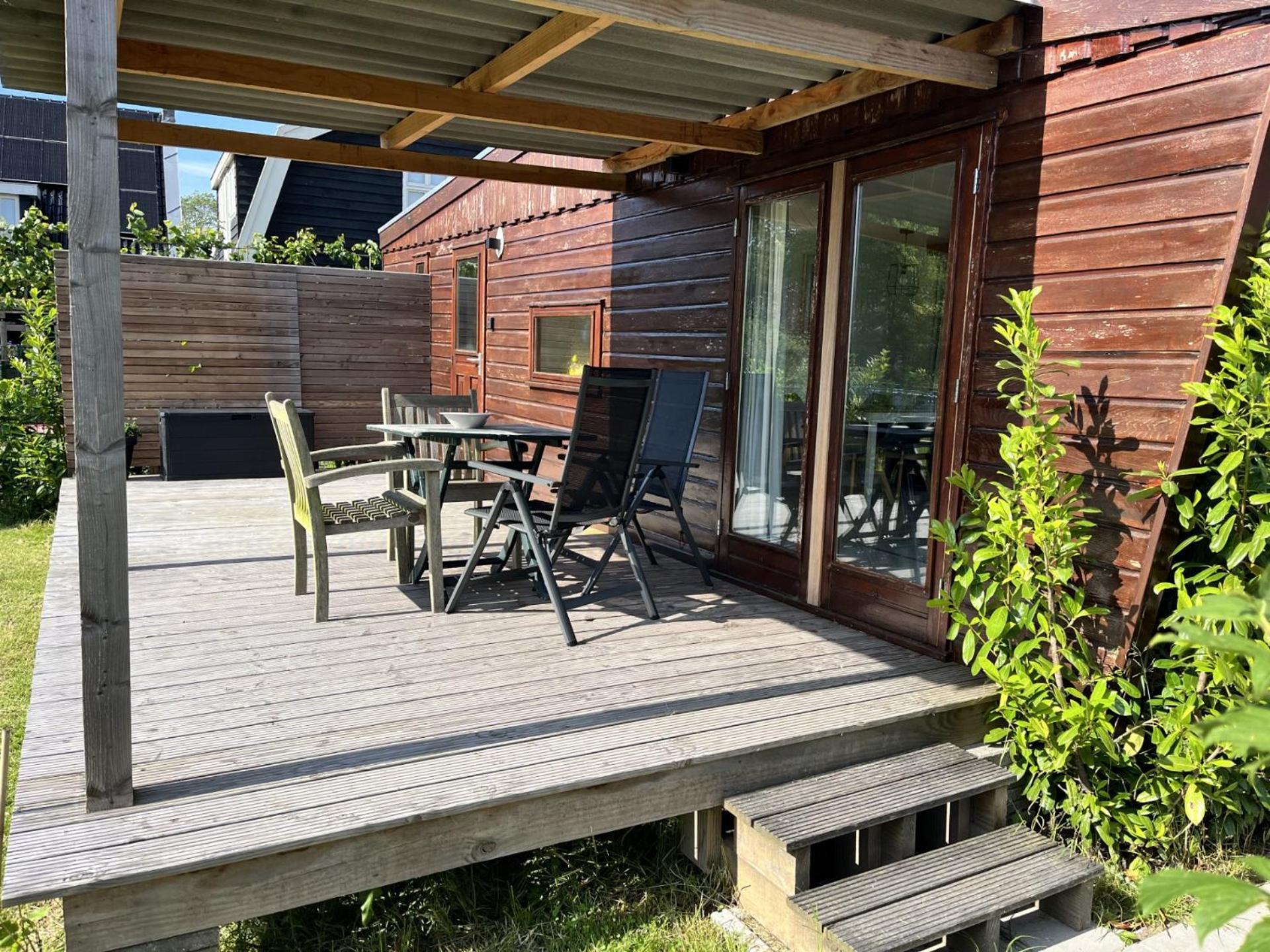 Vrijstaand Chalet Met Veel Buitenruimte En Veranda Zuid-Scharwoude Екстериор снимка